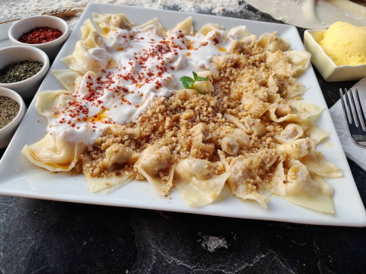sinop yemekleri, sinop yemekleri nerede?, istanbul sinop lokantası, istanbul sinop restoran, sinop mantısı istanbul, halime şahin sinop yemek sofrası,